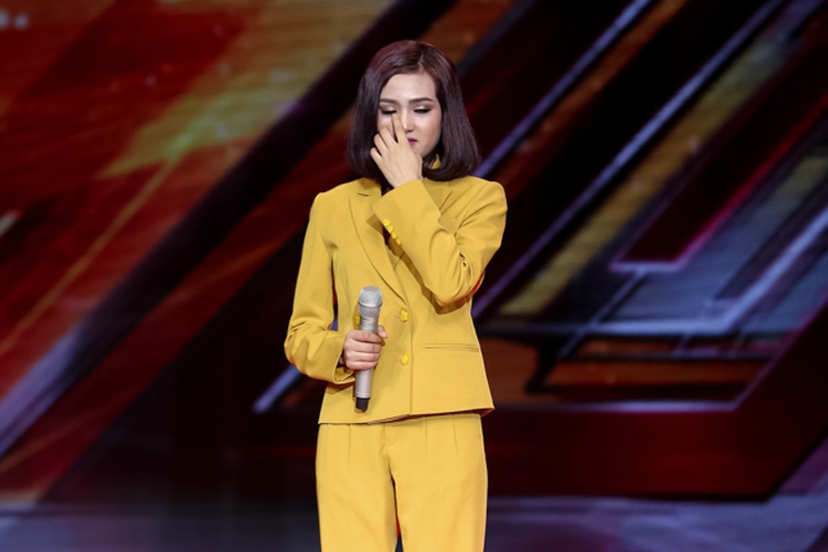 Tung Duong lau nuoc mat cho nu thi sinh The X-Factor 2016